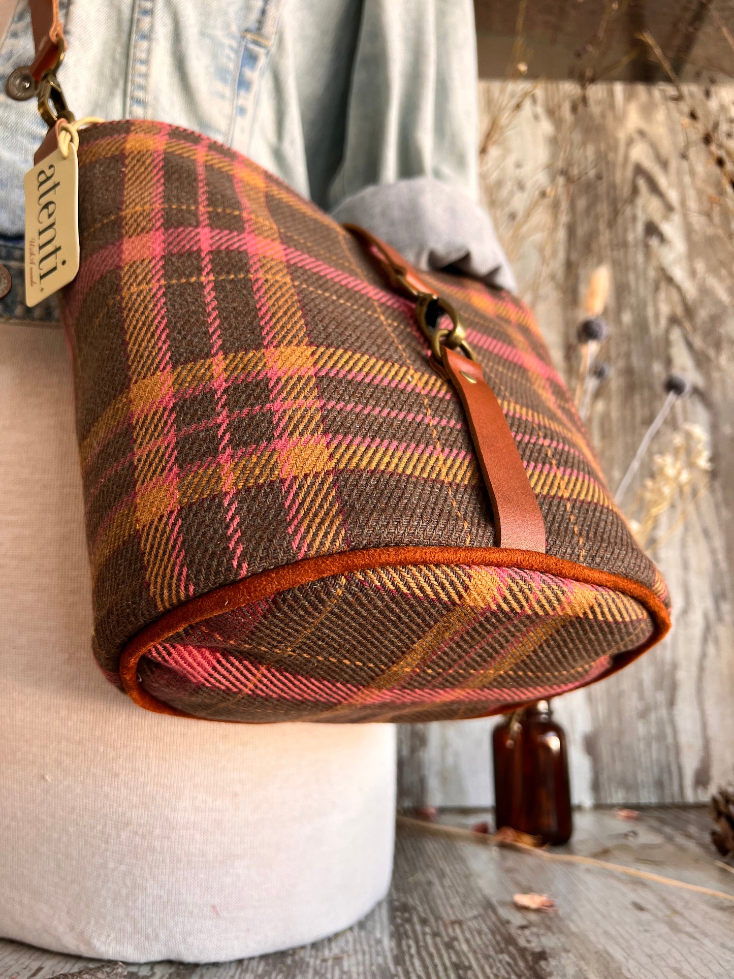 Atenti Scottie Halle Bucket